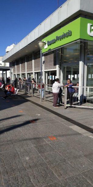 Vallas en una sucursal del Banco Provincia