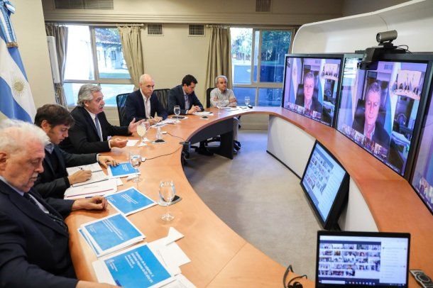 El presidente Alberto Fernández mantuvo videoconferencias con los gobernadores en las que recibió apoyo para continuar la cuarentena ante el avance de la pandemia de coronavirus  