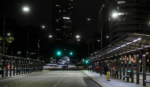 Escasa circulaci&oacute;n de colectivos durante el aislamiento: el Ministerio de Transporte dispuso que brinden servicio con frecuencias de horario valle desde el lunes 13 de abril &nbsp;