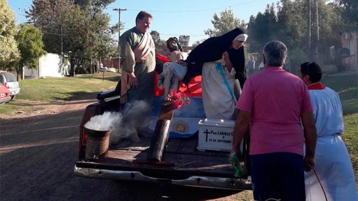 Cuarentena: cura la incumplió y pidió salir a tocar a Cristo