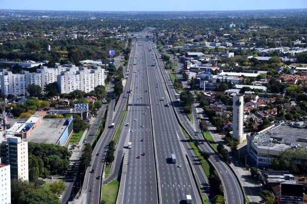 Avenida General Paz semivacía: las grandes empresas afectadas por la cuarentena podrán pagar hasta un 25% de la factura de energía eléctrica