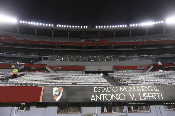 Estadio Monumental vacío: por el coronavirus, el fútbol no volverá por mucho tiempo ni siquiera a puertas cerradas