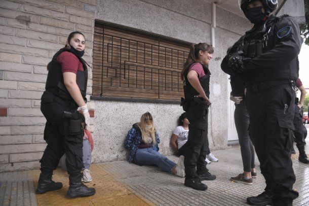 Personal de la Policía de la Ciudad detuvo a familiares de detenidos durante el motín en el penal de Devoto