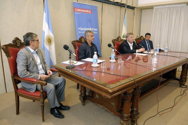 El gobernador de la provincia de La Pampa, Sergio Ziliotto con el ministro de Hacienda y Finanzas, Ernesto Franco, el vicegobernador, Mariano Fernández y el presidente del Banco de La Pampa, Alexis Iviglia