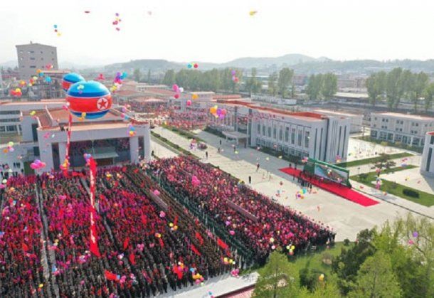 Una multitud en la reaparición pública de Kim Jong-un en Corea del Norte