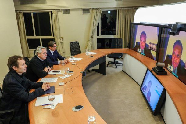 El presidente Alberto Fernández mantuvo esta tarde desde la Residencia de Olivos una videoconferencia con el titular del Banco de Desarrollo de América Latina (CAF), Luis Carranza Ugarte