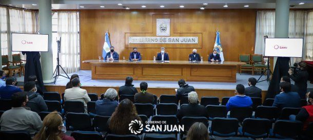 El gobernador de San Juan Sergio Uñac con el Comité Social de Emergencia Provincial: en la provincia cuyana se abrirán actividades en el marco del aislamiento
