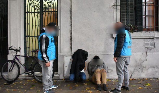 Policía de la Ciudad detuvo a delincuentes en La Boca: uno se hacía pasar por médico para que no lo detuvieran por incumplir la cuarentena