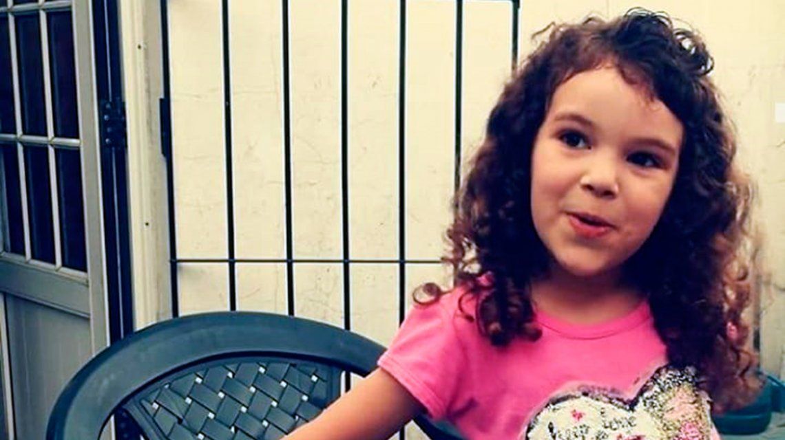Antonella Viñolo tiene 7 años y necesita asistencia tras entrar en un estado de estrés Antonella Viñolo tiene 7 años y necesita asistencia tras entrar en un estado de estrés