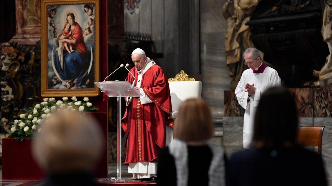 El papa Francisco dona un millón de euros a un fondo de desocupados por la pandemia de coronavirus