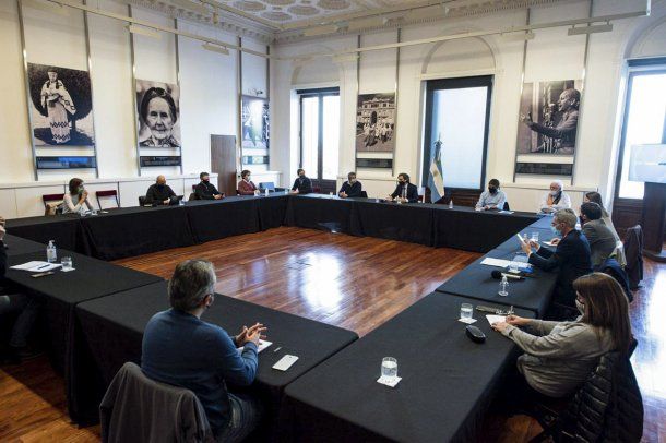 Tras el anuncio de la cuarentena estricta, Nación, Ciudad y Provincia coordinaron su implementación