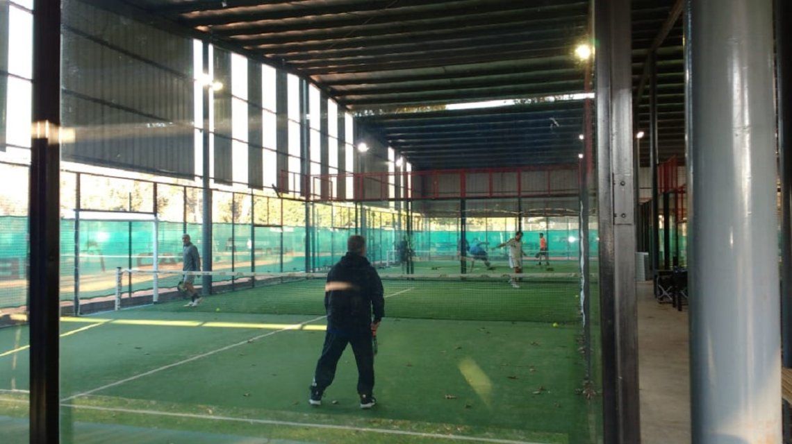 Detuvieron a 16 personas por jugar al paddle en cuarentena: entre ellos un funcionario de Tigre Detuvieron a 16 personas por jugar al paddle en cuarentena: entre ellos un funcionario de Tigre