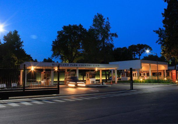 La entrada al Highland Park Country Club de Pilar