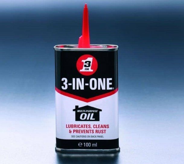 La mujer frió sus papas con el aceite lubricante de marca 3-in-One Oil