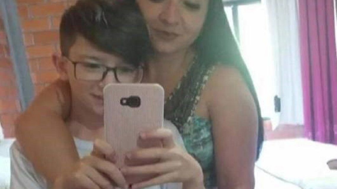 Brasil: estranguló al hijo porque lo encontró con su celular