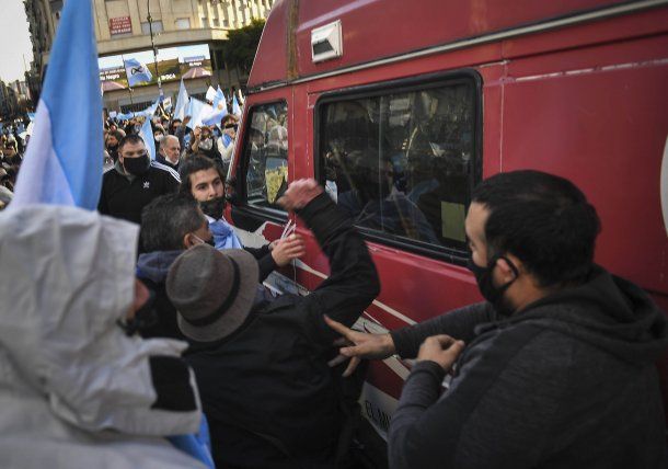 Atacaron al móvil de C5N 