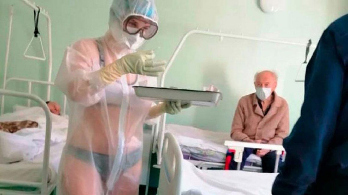 La enfermera rusa ahora también dedicada a la promoción de ropa