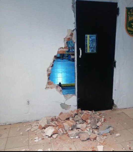 Parte de lo que rompieron los delincuentes en el club Sportivo Pereyra Barracas.