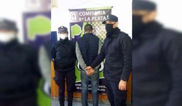 La Plata: quiso entrar drogas a un penal escondidas en morrones y zanahorias