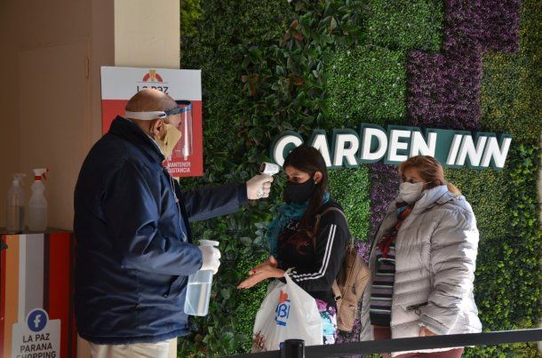 En Paraná, toman la temperatura antes de entrar a los shoppings: la medida podría ser imitada en el AMBA