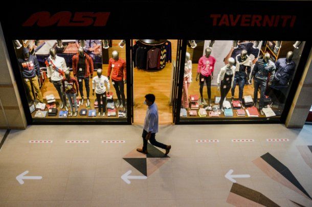 Señalética en el piso de los shoppings de Jujuy: en el AMBA imitarán la medida