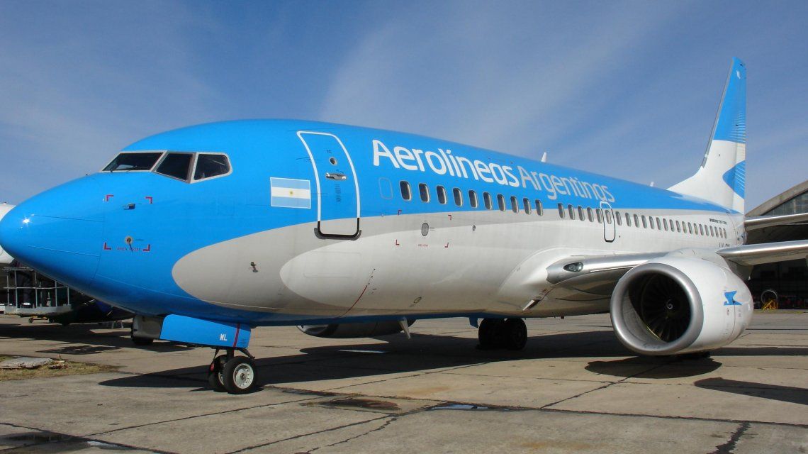 Aerolíneas Argentinas: usan un nuevo aparato para desinfectar a los aviones contra el Covid-19