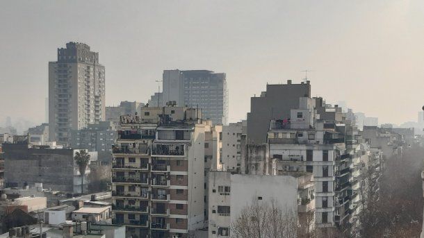 Humo en la Ciudad de Buenos Aires. Foto: Enrique Viale, abogado ambientalista - @EnriqueViale