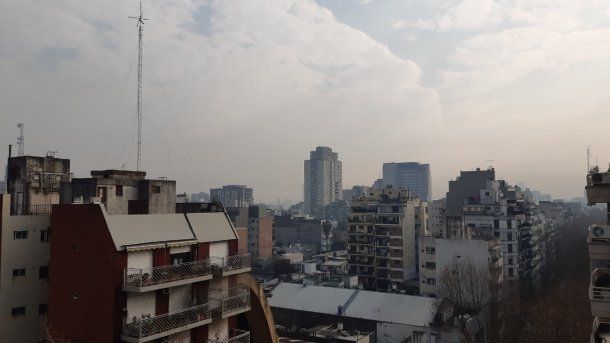 Humo en la Ciudad de Buenos Aires. Foto: Enrique Viale, abogado ambientalista - @EnriqueViale