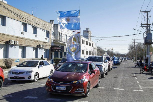 Extensa caravana en La Pampa