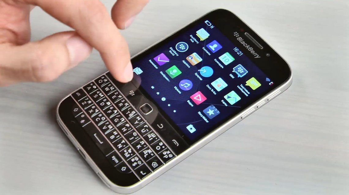 Se resiste a morir: BlackBerry volverá en 2021