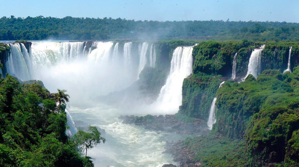 Habilitan la actividad turística en los Parques Nacionales Iguazú e Iberá