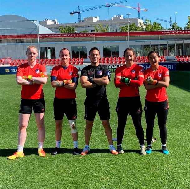 Fútbol: junto a las arqueras del Atlético de Madrid de cara a la Champions League