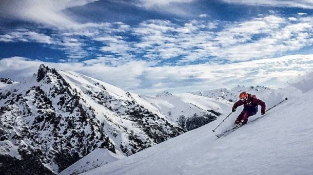 En el complejo Baguales, a 60 kilómetros de Bariloche, se practica esquí y snowboard. Foto: El Río Negro