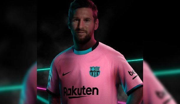 Lionel Messi con la nueva camiseta del Barcelona