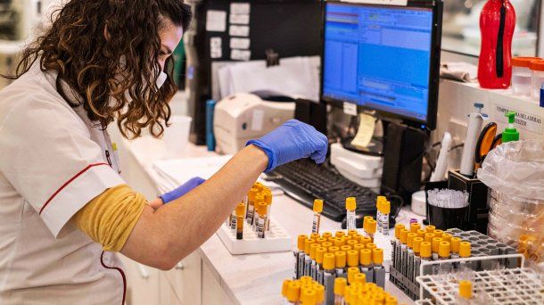 Reanudan los ensayos clínicos de la vacuna de Oxford