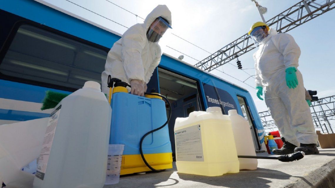 El Ministerio de Transporte prueba un producto sanitizante para incorporar en procesos de desinfección en el transporte.