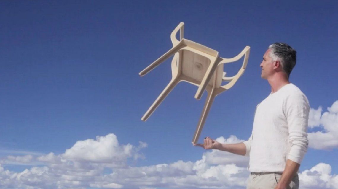 Francisco Gómez Paz ganó el premio Compasso dOro con una silla desarrollada íntegramente en Salta