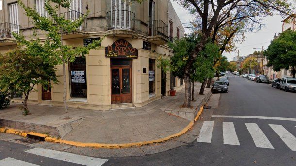 Bar "El Esteño 1880", ubicado en Aristóbulo del Valle 1100, La Boca