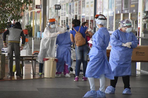 Córdoba: el Gobierno colocó un centro de testeos en la Nueva Terminal de Ómnibus