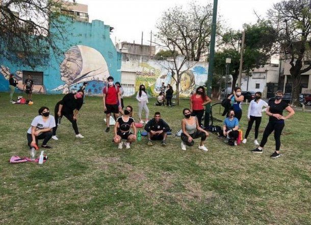 El Gobierno habilitó los gimnasios en patios y plazas. Foto: @caarlafernandez89