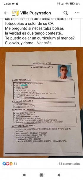 La mujer publicó el curriculum en Facebook