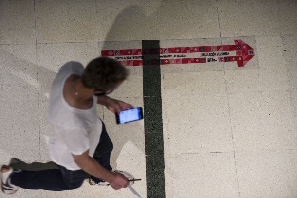 Barbijo, distancia en el piso y una dirección obligatoria: así están los shoppings de la Ciudad