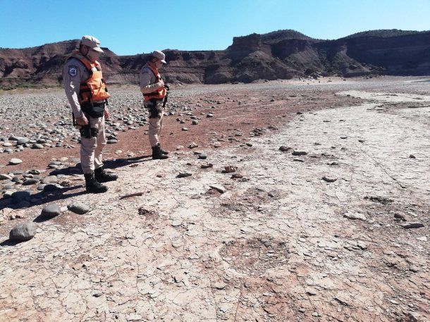 Prefectura encontró huellas de dinosaurios en Neuquén - @PrefecturaNaval