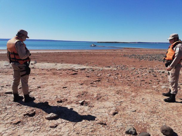 Prefectura encontró huellas de dinosaurios en Neuquén - @PrefecturaNaval