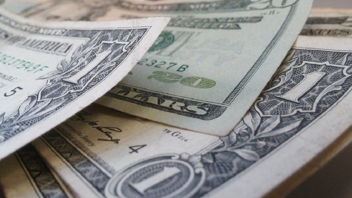 Tras los anuncios del Gobierno, el dólar blue bajó por primera vez en una semana