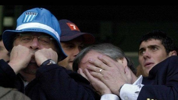 La última vez de Néstor Kirchner en el Cilindro. Junto a Ginés González García en la derrota de Racing ante Olimpo.