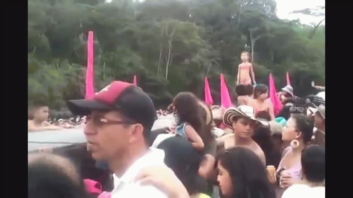 Polémica En Colombia Hacen Desfilar A Nenas De 10 Años En Miss Tanguita Colombia 0471