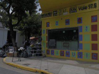 radio 10, mega, pop, vale y one reciben donaciones para los afectados de las inundaciones en el litoral radio 10, mega, pop, vale y one reciben donaciones para los afectados de las inundaciones en el litoral