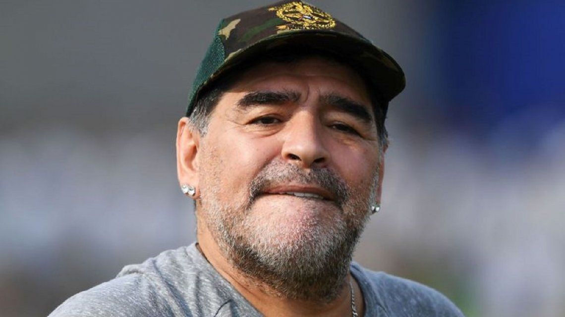 Diego Maradona le envió un regalo a Dalma por el nacimiento de su hijo pero no la llamó Diego Maradona le envió un regalo a Dalma por el nacimiento de su hijo pero no la llamó