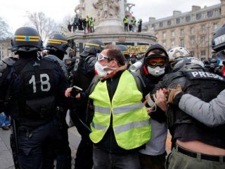 Uno de los chalecos amarillos detenidos (gentileza Mediapart) Uno de los chalecos amarillos detenidos (gentileza Mediapart)